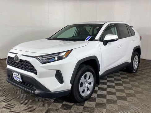 Used 2024 Toyota RAV4 LE AWD/4WD image 3