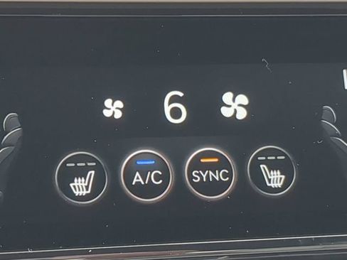 Certified 2025 Genesis G70 2.5T RWD image 18