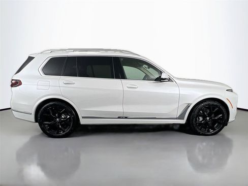 Used 2025 BMW X7 xDrive40i AWD/4WD image 7