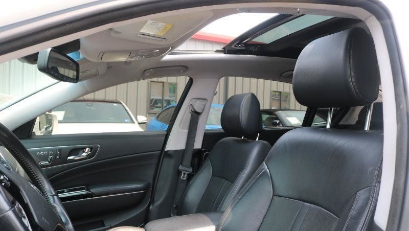 Used 2017 Kia K900 Premium RWD image 8