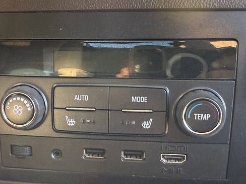 Used 2019 GMC Yukon Denali w/ Denali Ultimate Package image 23