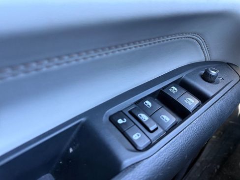 Certified 2025 Jeep Compass Limited image 28