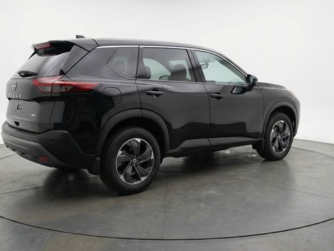 Used 2025 Nissan Rogue SV image 9