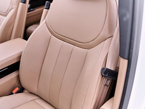 Used 2025 Land Rover Range Rover SE AWD/4WD image 48