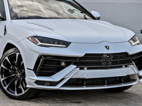 Used 2024 Lamborghini Urus S AWD/4WD image 2