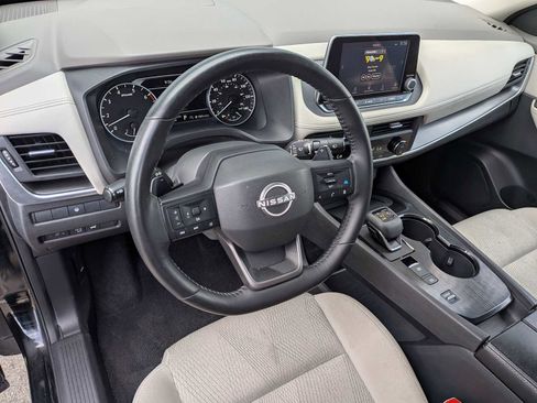 Used 2025 Nissan Rogue SV image 14