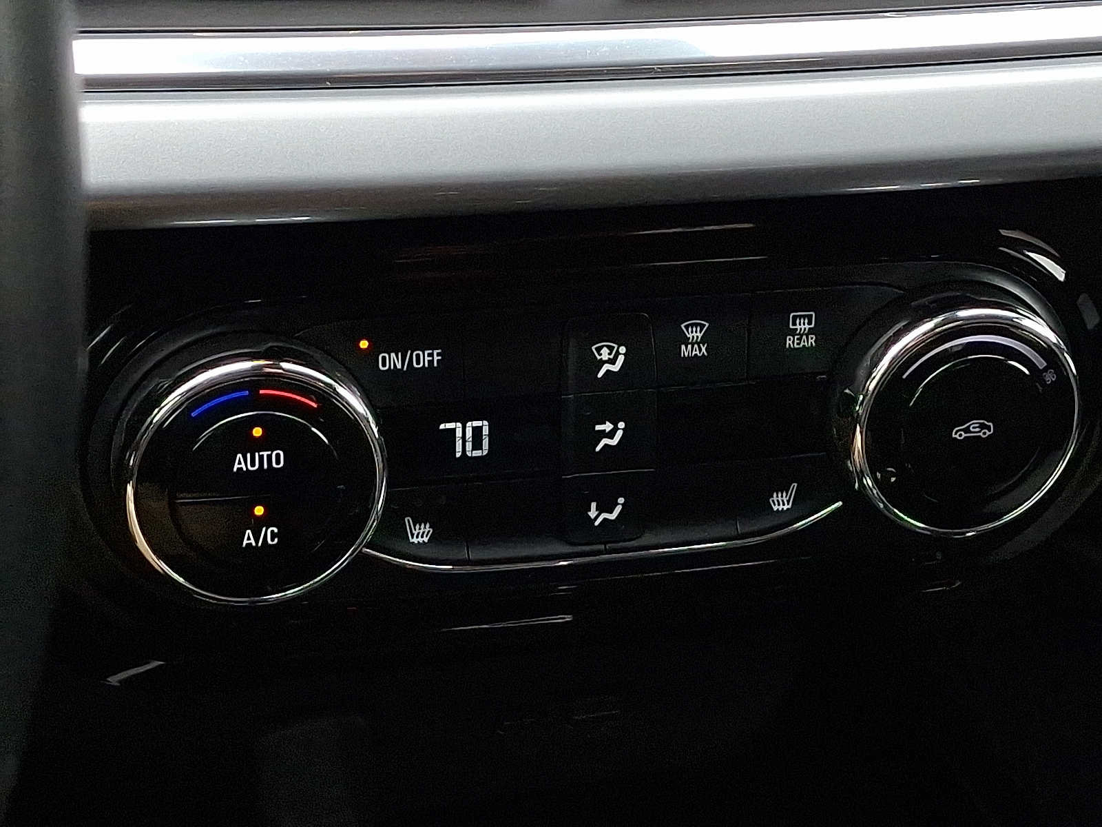 Used 2024 Chevrolet Trax LT w/ Driver Confidence Package FWD image 15