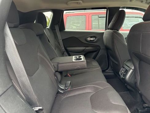 Used 2015 Jeep Cherokee Latitude image 16