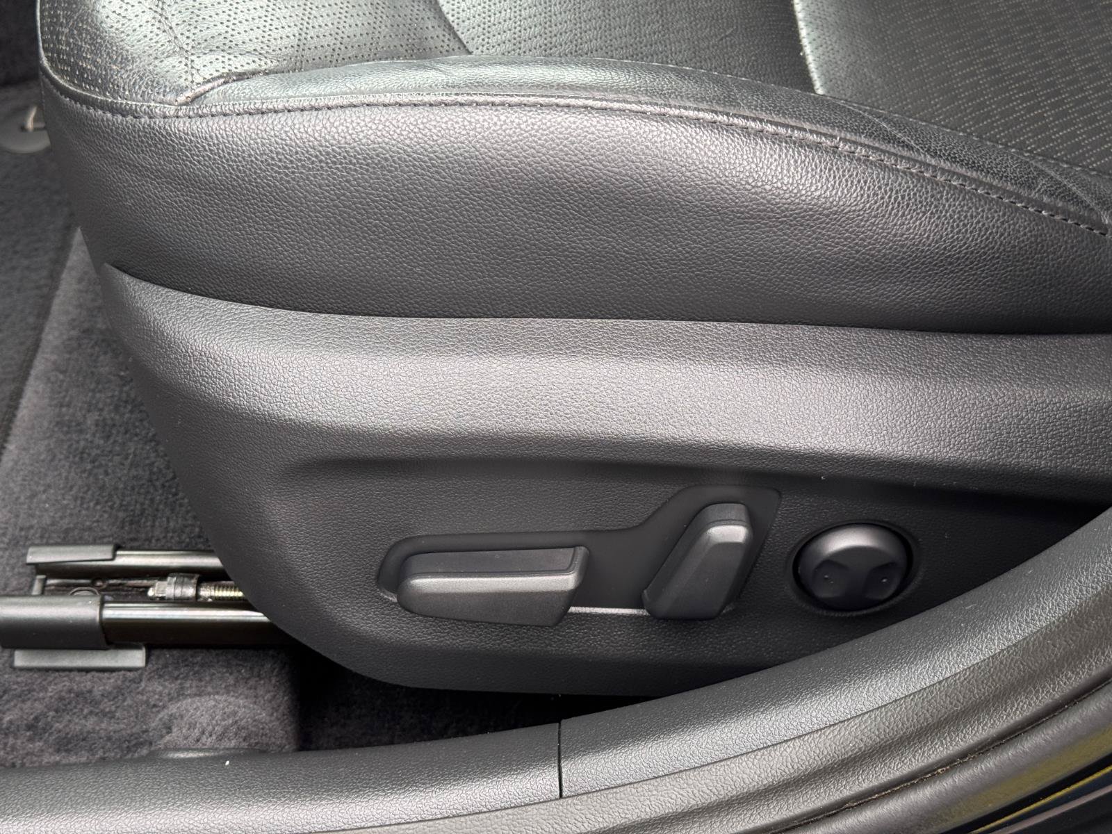 Used 2017 Hyundai Elantra Limited FWD image 13
