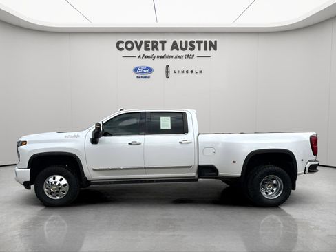 Used 2024 Chevrolet Silverado 3500 High Country w/ Technology Package image 2