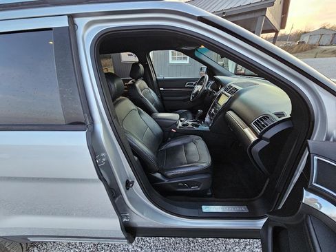 Used 2016 Ford Explorer Limited image 32