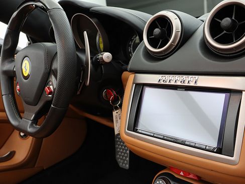 Used 2011 Ferrari California image 45