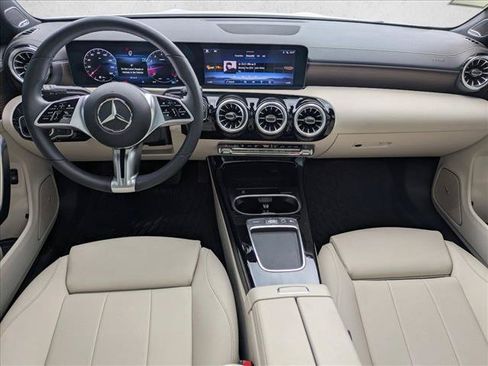 Used 2025 Mercedes-Benz CLA 250 image 18