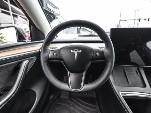 Used 2025 Tesla Model Y Long Range RWD image 23