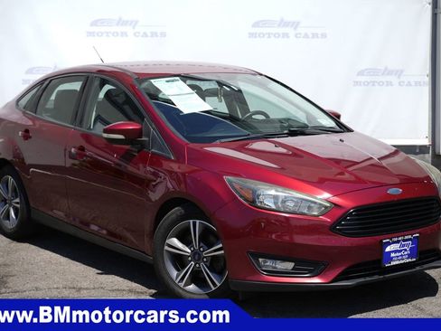 Used 2017 Ford Focus SE FWD image 1