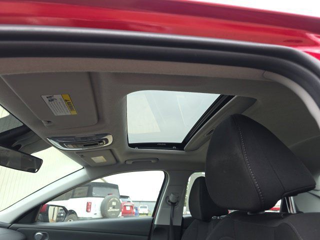 Used 2025 Hyundai Elantra SEL FWD image 15
