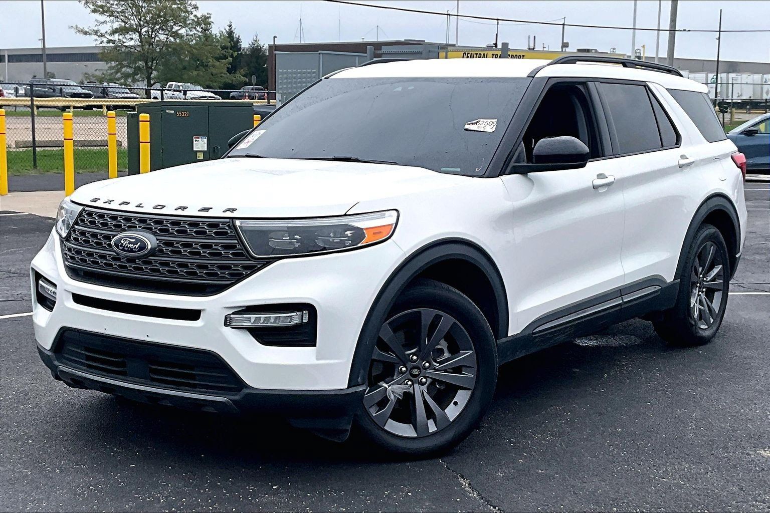 Used 2023 Ford Explorer XLT w/ Equipment Group 202A RWD image 8