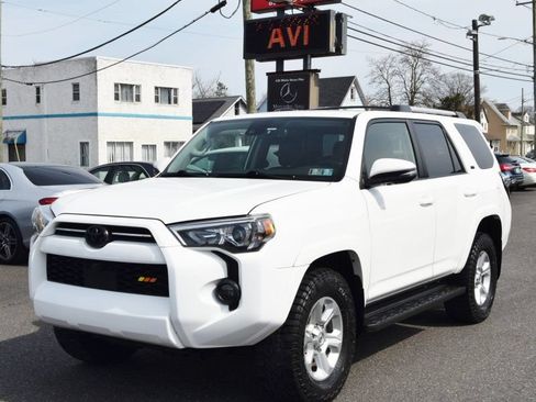 Used 2022 Toyota 4Runner SR5 Premium w/ Moonroof Package AWD/4WD image 6