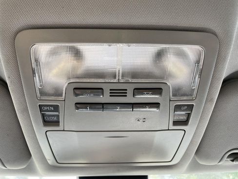 Used 2019 Toyota Highlander Limited FWD image 31