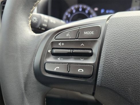 Certified 2022 Hyundai Venue SEL image 24