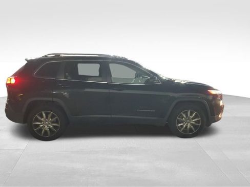Used 2016 Jeep Cherokee Limited image 7