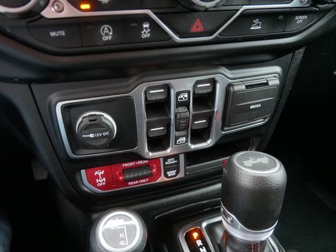 Used 2022 Jeep Wrangler Unlimited Rubicon image 30