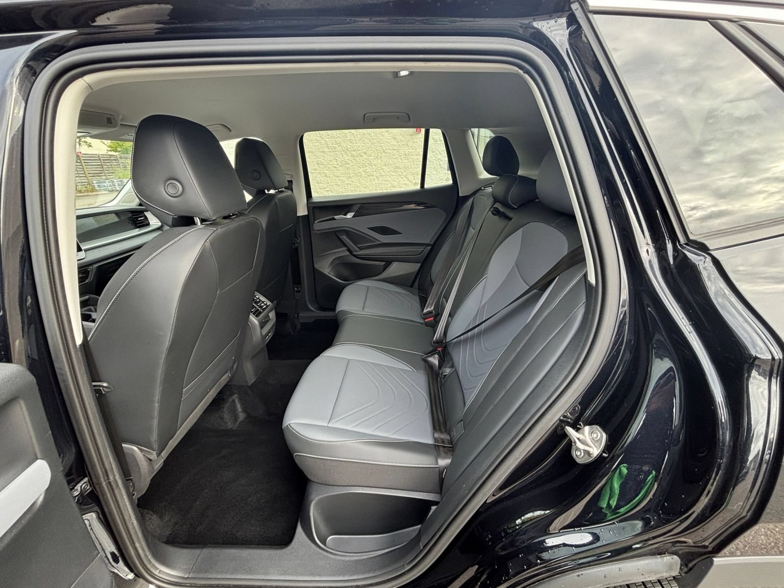 Used 2026 Volkswagen Tiguan SE AWD/4WD image 28