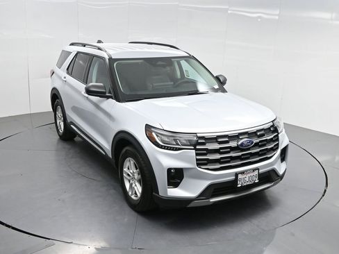 Used 2025 Ford Explorer Active w/ Active Comfort Package RWD image 56
