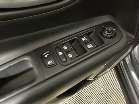 Used 2023 Jeep Renegade Latitude AWD/4WD image 10