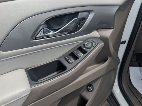 Used 2021 Chevrolet Traverse LT w/ LPO, Floor Liner Package image 9