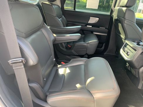 Used 2025 Ford Expedition Active AWD/4WD image 16