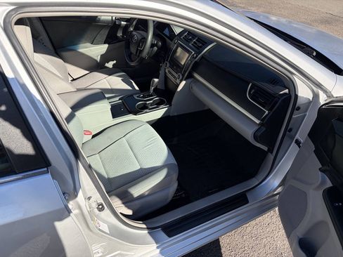 Used 2014 Toyota Camry LE FWD image 14