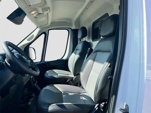 Used 2024 RAM ProMaster 2500 w/ Convenience Group image 19