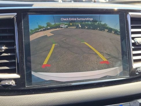 Certified 2024 Chrysler Pacifica Touring-L FWD image 33
