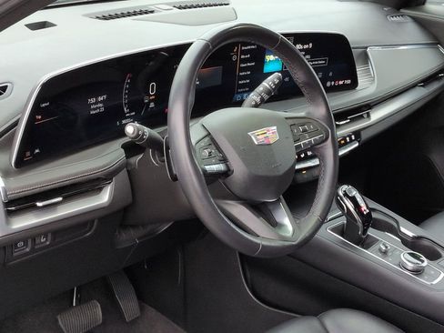 Used 2024 Cadillac XT4 Premium Luxury image 2