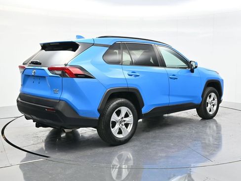 Used 2019 Toyota RAV4 XLE w/ Carpet Mat Package AWD/4WD image 5