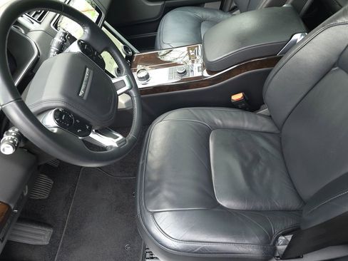 Used 2020 Land Rover Range Rover image 12