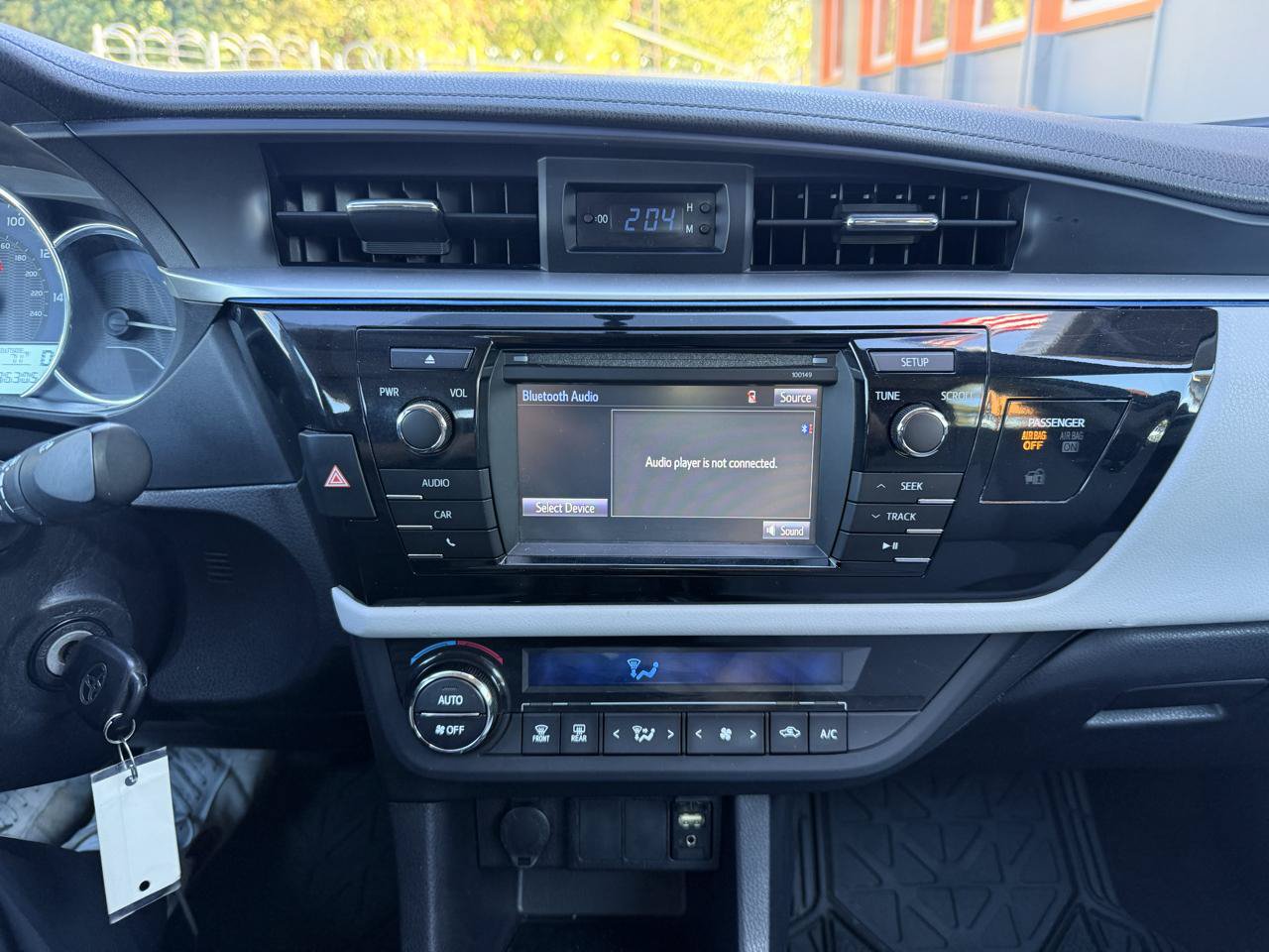 Used 2015 Toyota Corolla LE FWD image 29