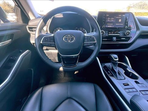 Used 2020 Toyota Highlander XLE image 8