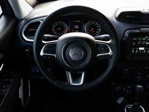 Used 2020 Jeep Renegade Latitude image 12