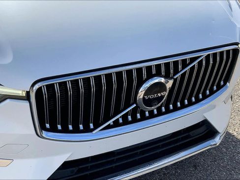 Used 2023 Volvo XC60 B5 Plus image 28