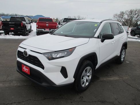 Used 2021 Toyota RAV4 LE image 9