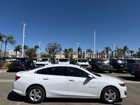 Used 2024 Chevrolet Malibu LT FWD image 3