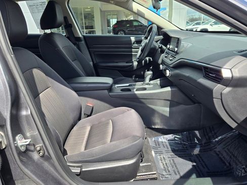 Used 2024 Nissan Altima 2.5 S FWD image 7