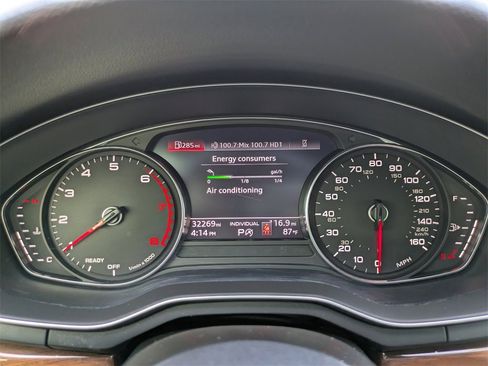 Used 2022 Audi A4 2.0T Premium image 3