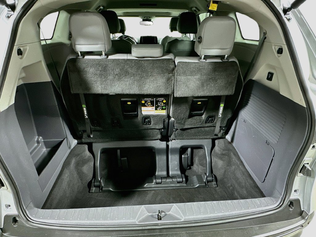 Certified 2022 Toyota Sienna XLE w/ XLE Plus Package AWD/4WD image 26