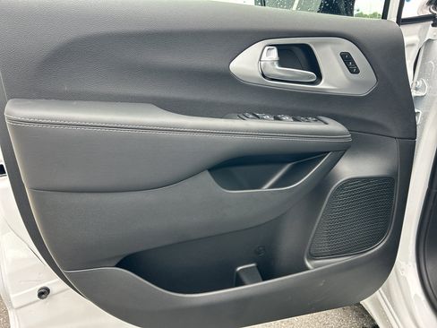 New 2026 Chrysler Pacifica Limited w/ S Appearance Package image 23