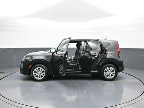 Used 2021 Kia Soul LX image 41