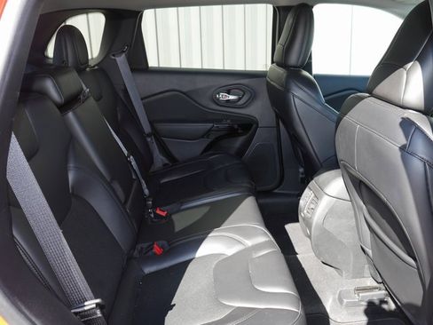 Used 2021 Jeep Cherokee Latitude Plus image 25