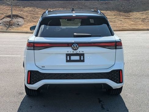 New 2026 Volkswagen Tiguan SE R-Line FWD image 5